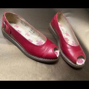 DR MARTENS Pansy Red Peep Toe Rare Wedge Flats 9